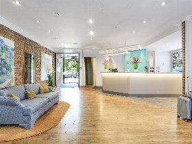 Sightseeing-Urlaub in Hamburg (3 Tage) mit Stadtrundfahrt im Doppeldeckerbus (hop-on hop-off)