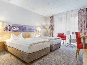 Sightseeing-Urlaub in Hamburg (3 Tage) mit Stadtrundfahrt im Doppeldeckerbus (hop-on hop-off)