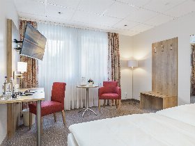 Sightseeing-Urlaub in Hamburg (3 Tage) mit Stadtrundfahrt im Doppeldeckerbus (hop-on hop-off)