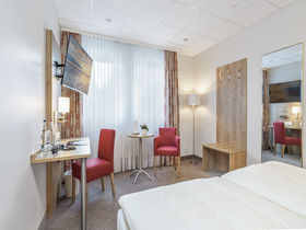 Sightseeing-Urlaub in Hamburg (3 Tage) mit Stadtrundfahrt im Doppeldeckerbus (hop-on hop-off)