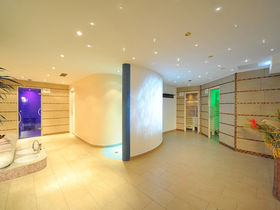 Entdecke das Universum & das Bremer Geschichtenhaus - 1 Kind reist gratis mit!*