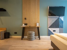 Shopping & Winetasting in Neumünster