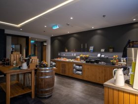 Shopping & Winetasting in Neumünster