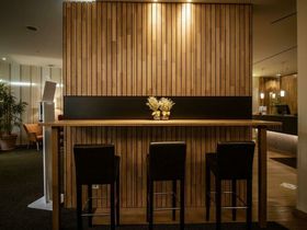 Shopping & Winetasting in Neumünster