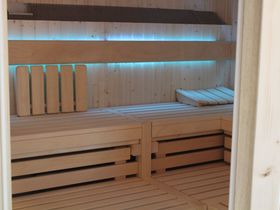 Shopping & Winetasting in Neumünster