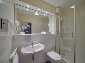 Shopping & Winetasting in Neumünster