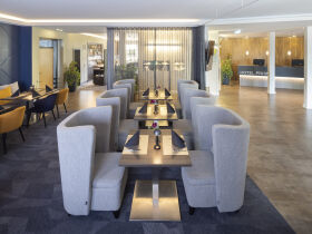 Shopping & Winetasting in Neumünster