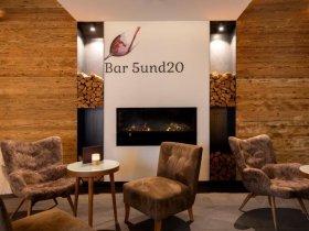 Candlelight-Dinner mit Kopfkissen am Rhein