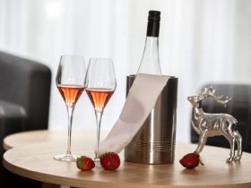 Candlelight-Dinner mit Kopfkissen am Rhein