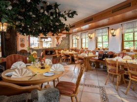 Candlelight-Dinner mit Kopfkissen am Rhein