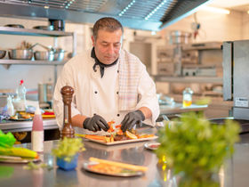 Sleep & Relax - 3 Tage Wellness-Auszeit mit Stil - Mercure und Carolus Thermen