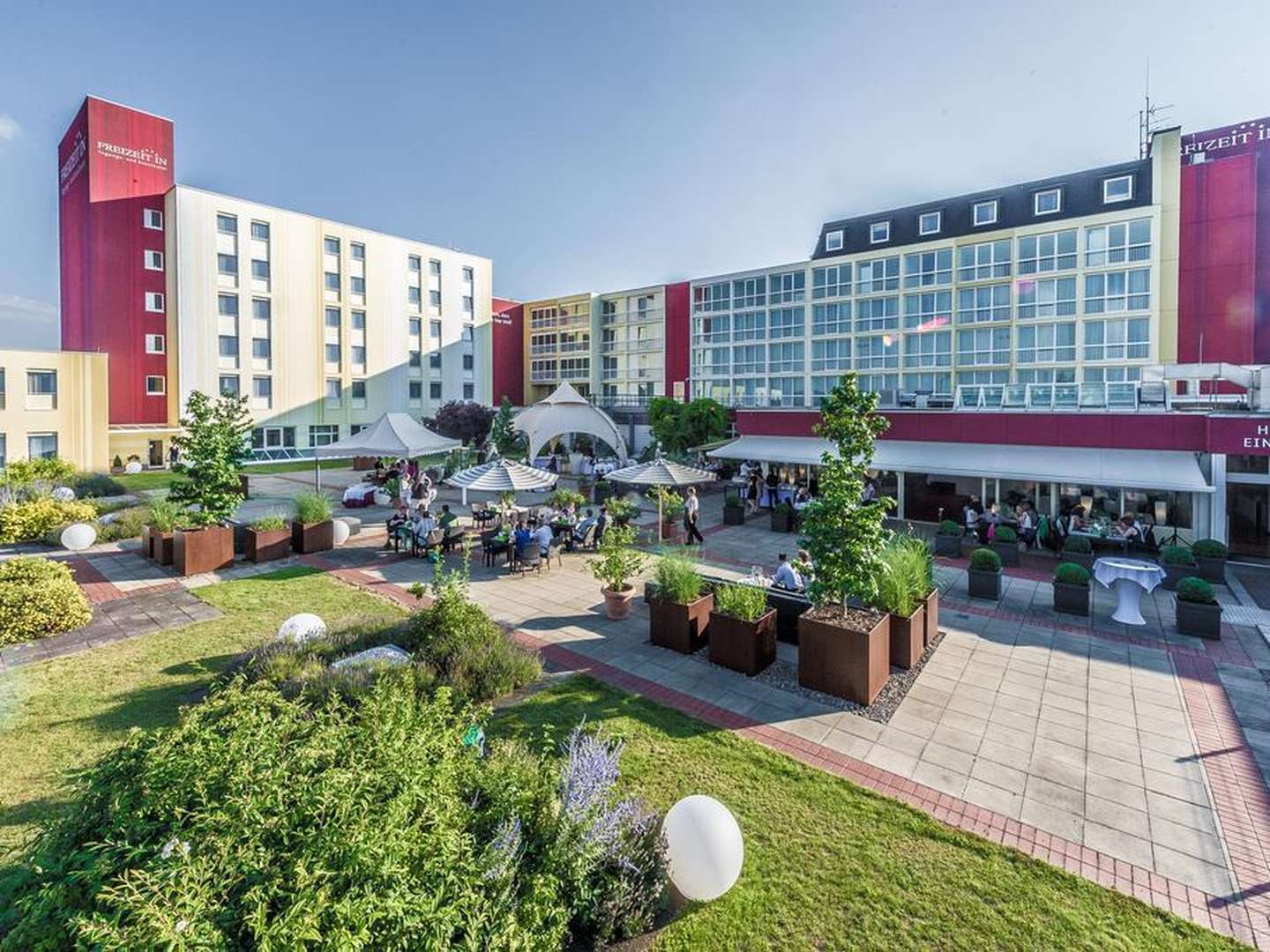 Silvesterknaller im FREIZEIT IN inkl. Party im auswärts mit Abendessen 2 Nächte / 3 Tage 2