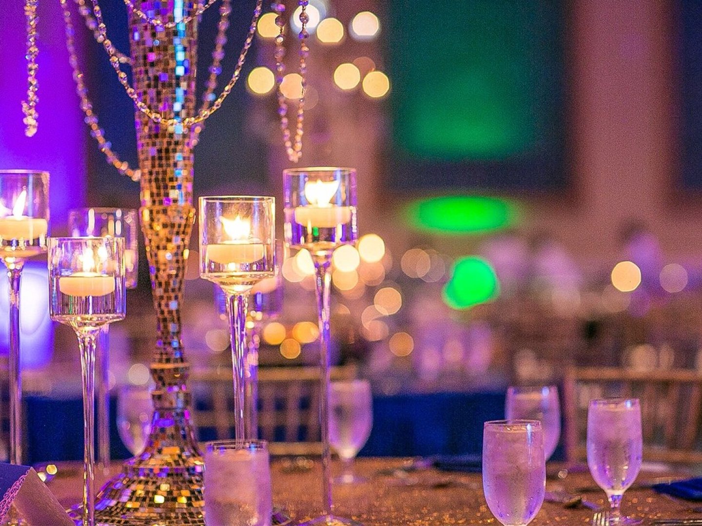Silvesterknaller im FREIZEIT IN inkl. Party im auswärts mit Abendessen 2 Nächte / 3 Tage 2