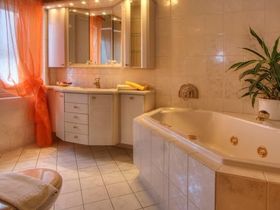 Romantische Verwöhntage für Zwei inkl. Candlelight-Dinner & Aromaöl-Rücken-Massage