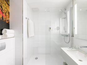 2 Tage Kurzurlaub in Düsseldorf inklusive Carepaket