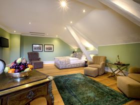 Königlicher Kurzurlaub im Wasserschloss | 3 Tage in Essen inkl. kulinarisches Präsent