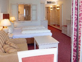 Ruhiger & komfortabler Thermenurlaub im Herzen von Bad Schallerbach inkl. Therme | 3 Nächte