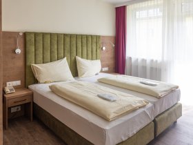 Ruhiger & komfortabler Thermenurlaub im Herzen von Bad Schallerbach inkl. Therme | 3 Nächte