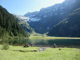 Familien-Auszeit am Badesee – 3 Nächte voller Sommerfreude