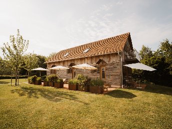 Wellness-Auszeit im Südburgenland inkl. Panorama Außenpool, Überwassermassage, 5-Gang Menü, NaturSPA