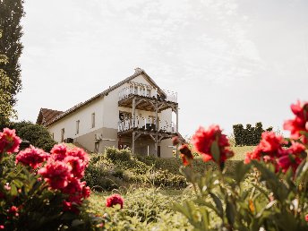Wellness-Auszeit im Südburgenland inkl. Panorama Außenpool, Überwassermassage, 5-Gang Menü, NaturSPA