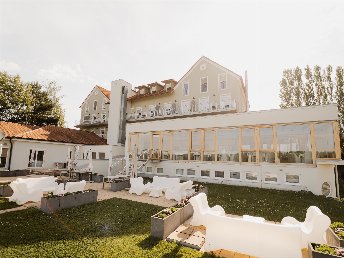 Wellness-Auszeit im Südburgenland inkl. Panorama Außenpool, Überwassermassage, 5-Gang Menü, NaturSPA