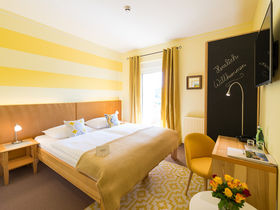 Hundeglück im Eisenberg 3 Tage 2 Nächte, Halbpension, Nachmittagssnack, Hundefreundlich 