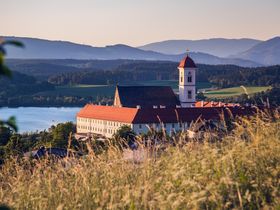 Auszeit #kurzmalraus inkl. g'schmackiges Slow Kitchen® Abendmenü | 3 Nächte | Saison III (Sommer)