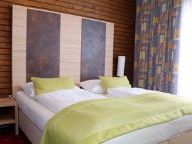 Herbstzeit ist Wander, Spazier und Reitzeit auf 1000 Meter mit herrlicher Aussicht