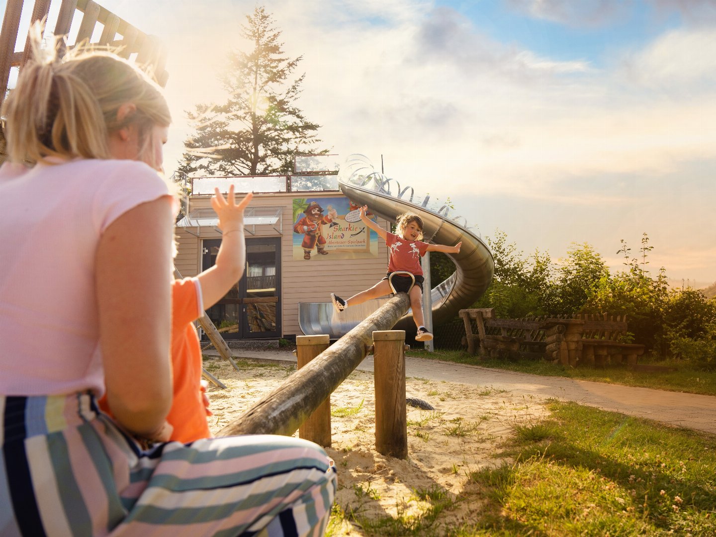 Familienglück im Chaletparadies: 8 Familien Tage am See