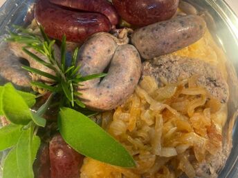 Schlachtfest mit Kopfkissen - Alles von der Wutz 