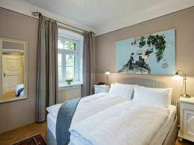 Königliches Flair & Seepanorama im englischen Herrenhaus direkt am Wolfgangsee | 1 Nacht
