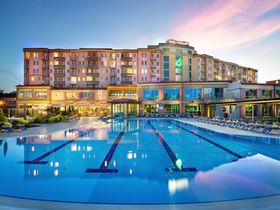 Erleben, Lächeln & Entspannen im Karos SPA Hotel inkl. Halbpension & Erfrischungsmassage | 4 Nächte