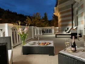 Erholungstage mit Frühstück im Savoy Westend Hotel / 2 Tage 