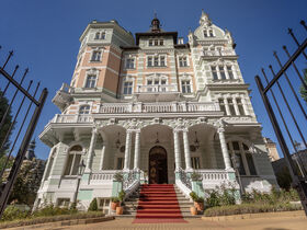 Erholungstage mit Frühstück im Savoy Westend Hotel / 2 Tage 
