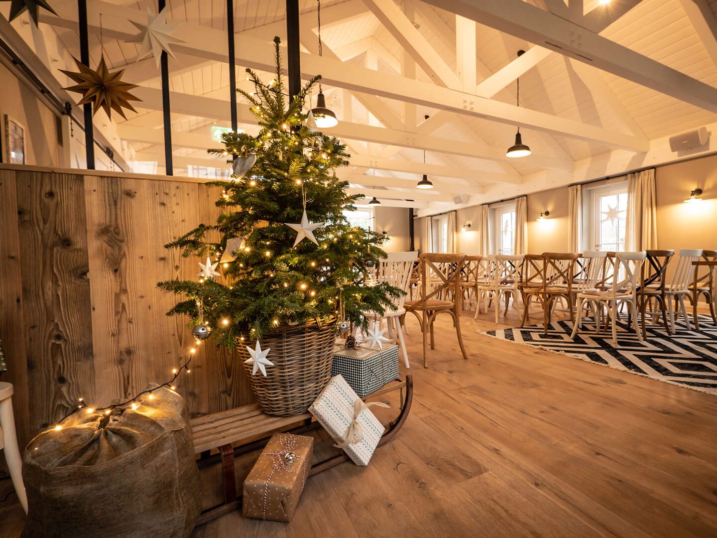 Weihnachten im Designhotel – Menü & Buffet direkt am Wasser genießen