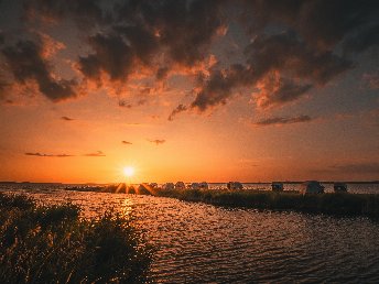 2 Tage Open Air Romantik direkt am Wasser - Schlafen im Schlafstrandkorb inkl. Frühstück