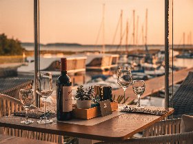 2 Tage Open Air Romantik direkt am Wasser - Schlafen im Schlafstrandkorb inkl. Frühstück