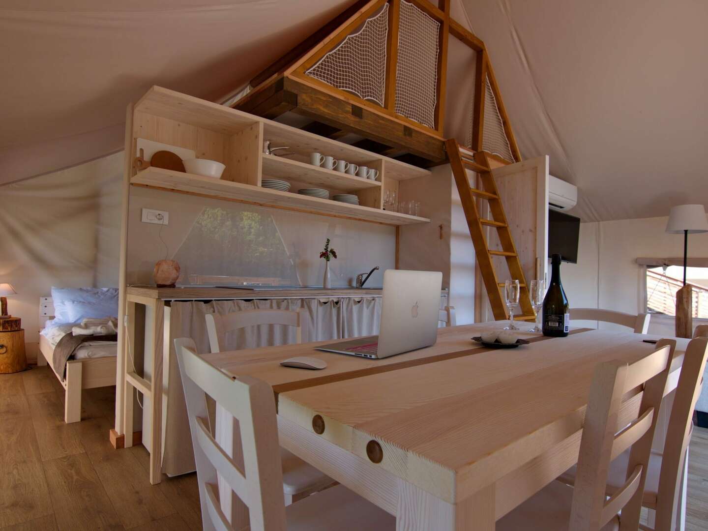 AKTION: Frühlingsstart in der Glamping Villa mit Frühstück | 3 Nächte