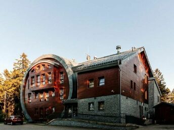 3 Tage Aktivurlaub am Ještěd: Zoo Liberec & Bobbahn erleben inklusive Halbpension