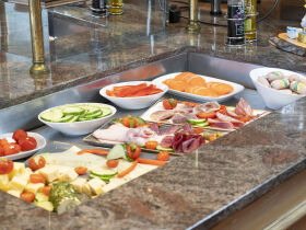 Zwei Nächte mit Frühstück und Abendessen im Atomis Hotel Munich Airport by Mercure