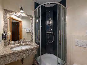 2 Tage in der City - Romantische Verwöhnauszeit in Dortmund mit Sekt & Therme