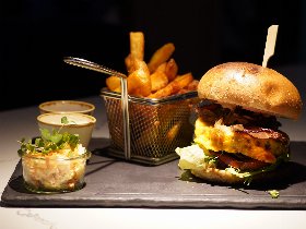 4 Tage Städtetrip zwischen Potsdam & Berlin – Märchenhotel mit köstlichem 3-Gang-Menü