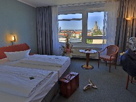  2 Tage Dresden erleben! Direkt  an der Brühlschen Terrasse am Elbufer