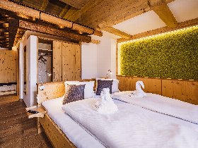 Auszeit zu Zweit mit Panorama-Wow-Effekt in Kaprun inkl. Tauern Spa Therme Eintritt | 2 Nächte