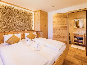 Auszeit zu Zweit mit Panorama-Wow-Effekt in Kaprun inkl. Tauern Spa Therme Eintritt | 2 Nächte