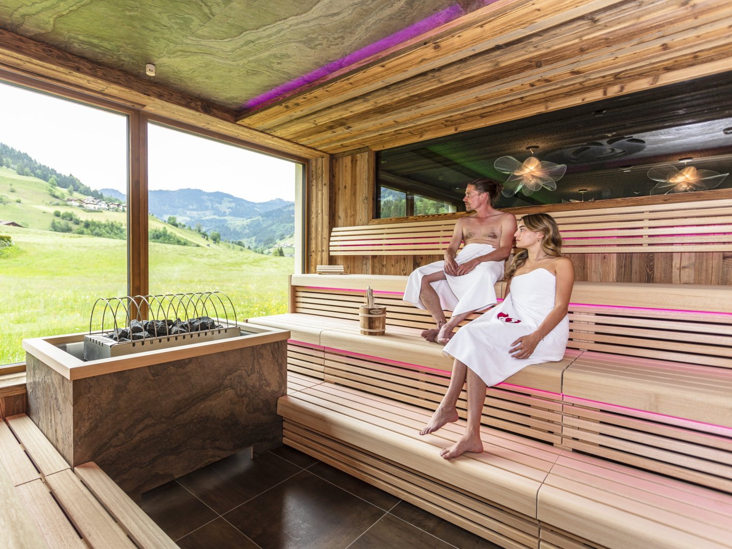 Familienurlaub am Naturbadeteich im Salzburger Land inkl. 1 Kind bis 10 Jahre gratis / 5 Nächte