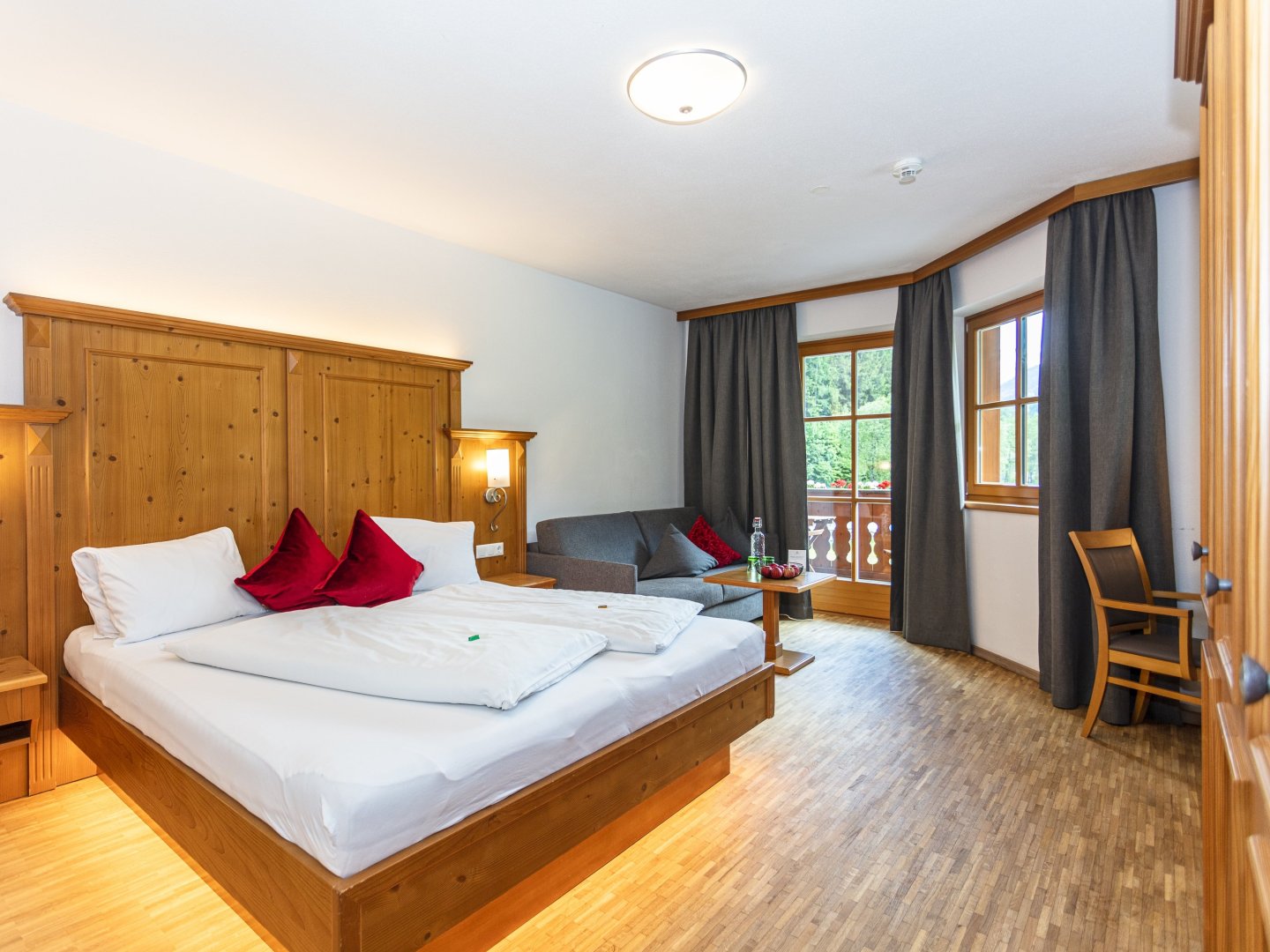 Familienurlaub am Naturbadeteich im Salzburger Land inkl. 1 Kind bis 10 Jahre gratis / 5 Nächte